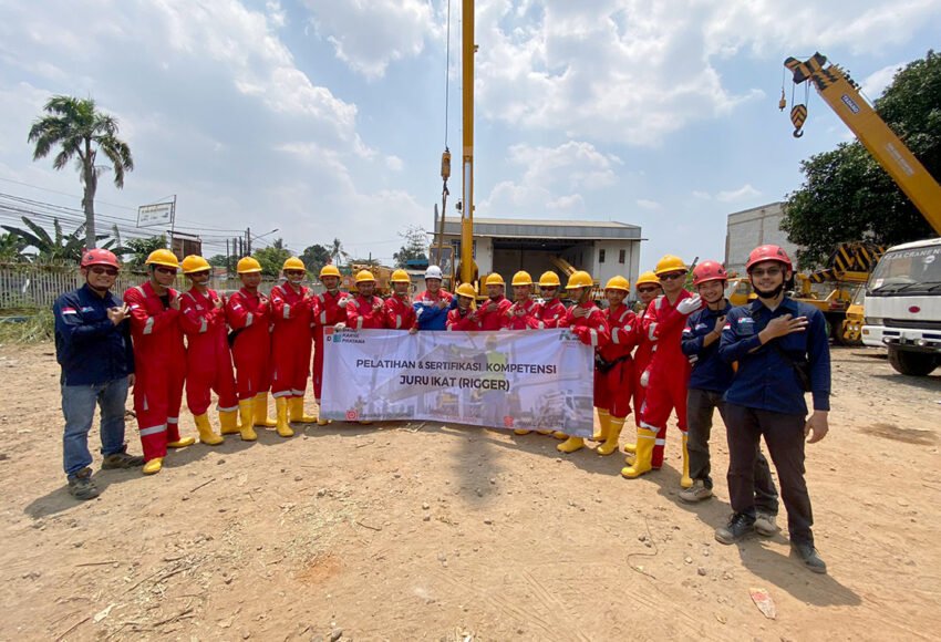 Featured foto artikel Pelatihan Juru Ikat Lepas Pantai untuk Antisipasi Semburan Beracun ke Lingkungan